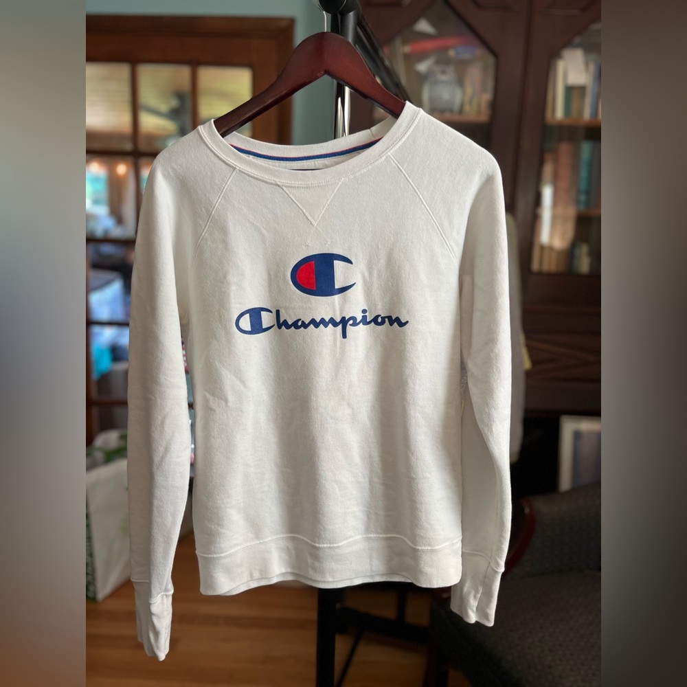 Champion White Crewneck Logo Sweatshirt Small Trendy Cozy Streetwear